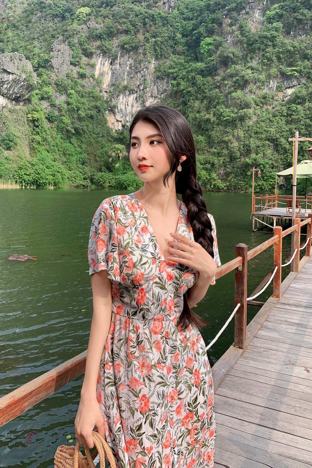 Đầm hoa dáng chữ A cổ V 