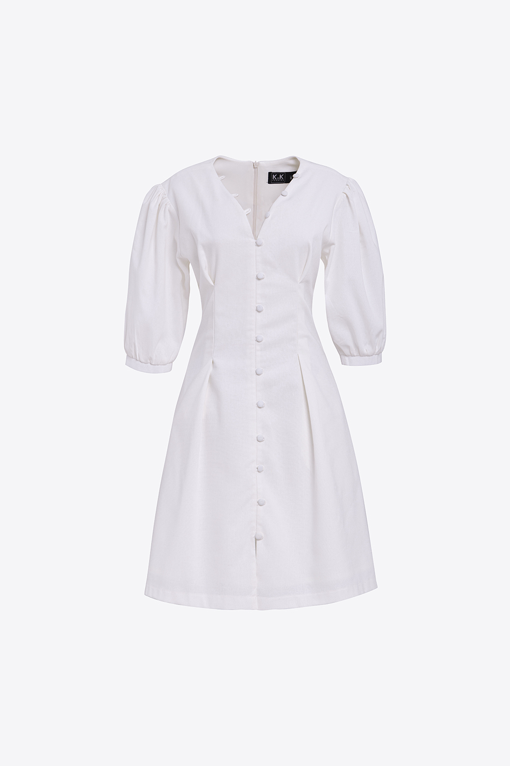 Đầm trắng chữ A cổ V đính cúc 