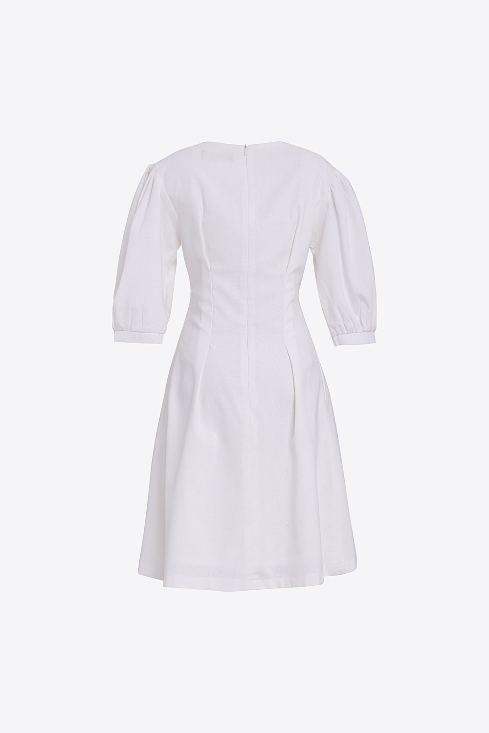 Đầm trắng chữ A cổ V đính cúc 