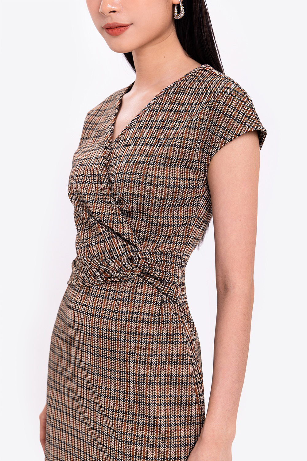 Đầm ôm công sở họa tiết xoắn eo 