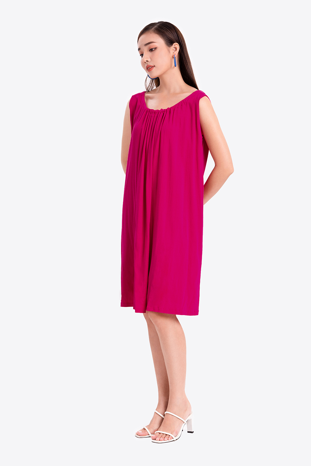 Đầm suông sát nách phối nơ phía sau 