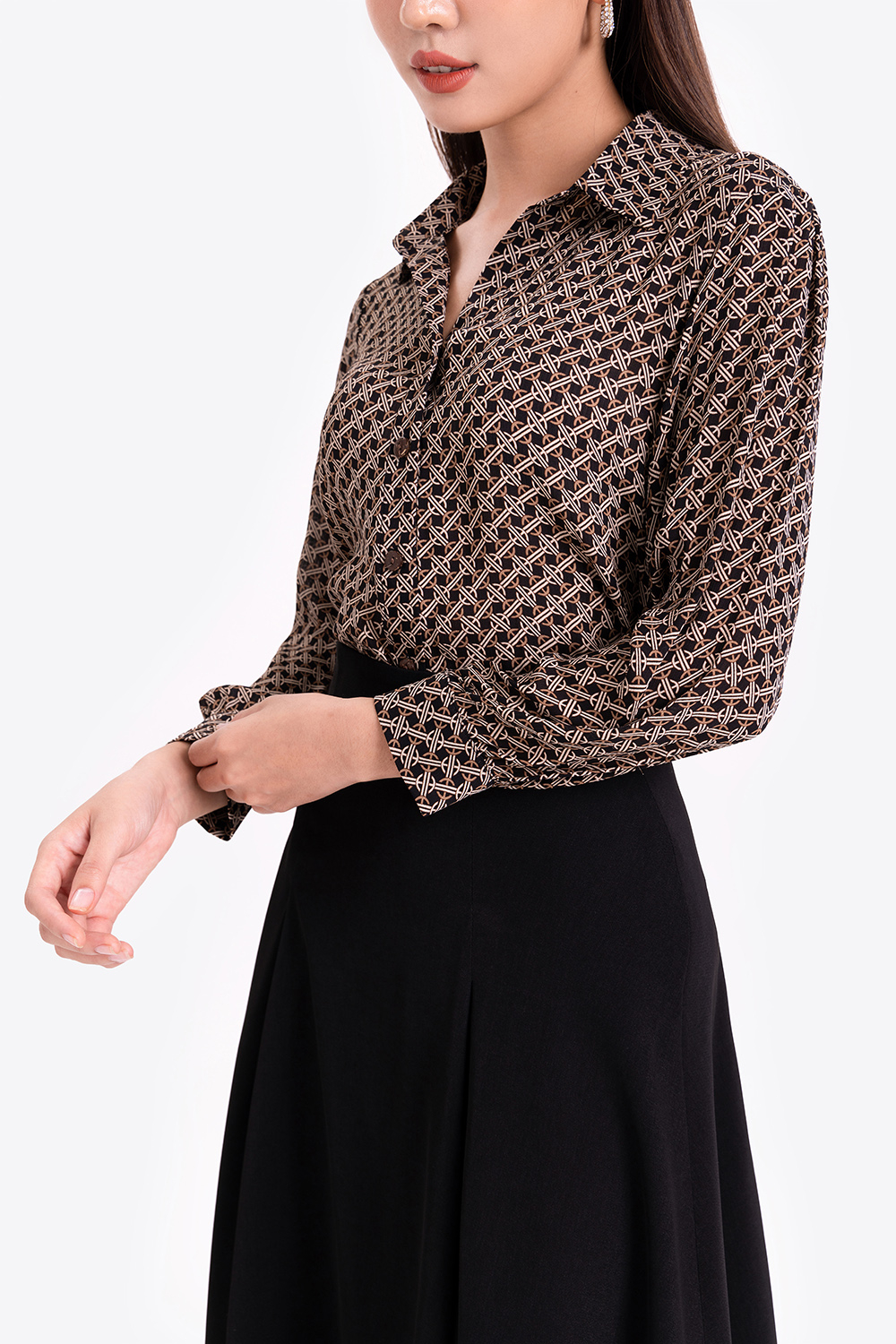 Áo sơ mi lụa tay dài họa tiết 