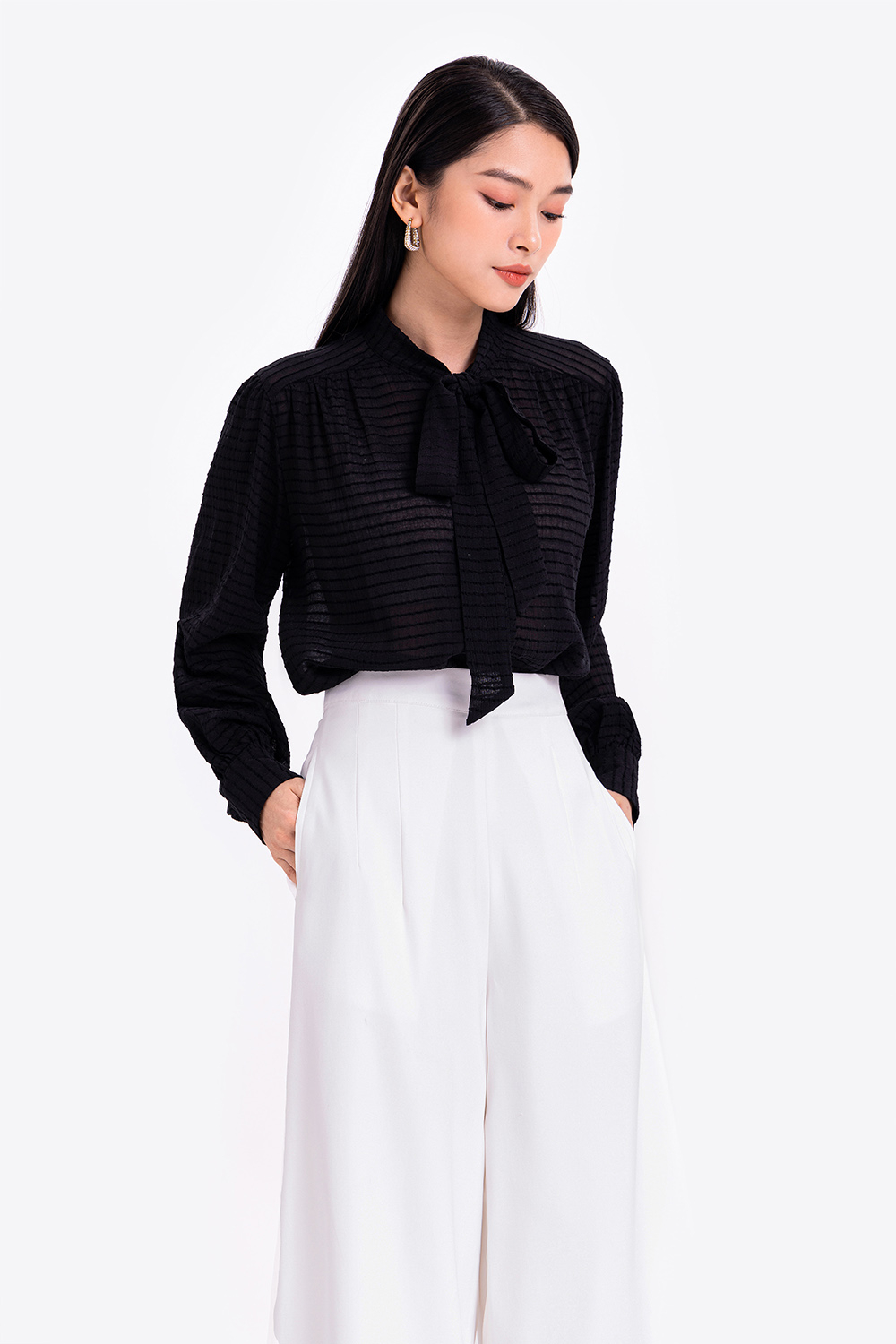 Áo sơ mi đen công sở cổ thắt nơ 