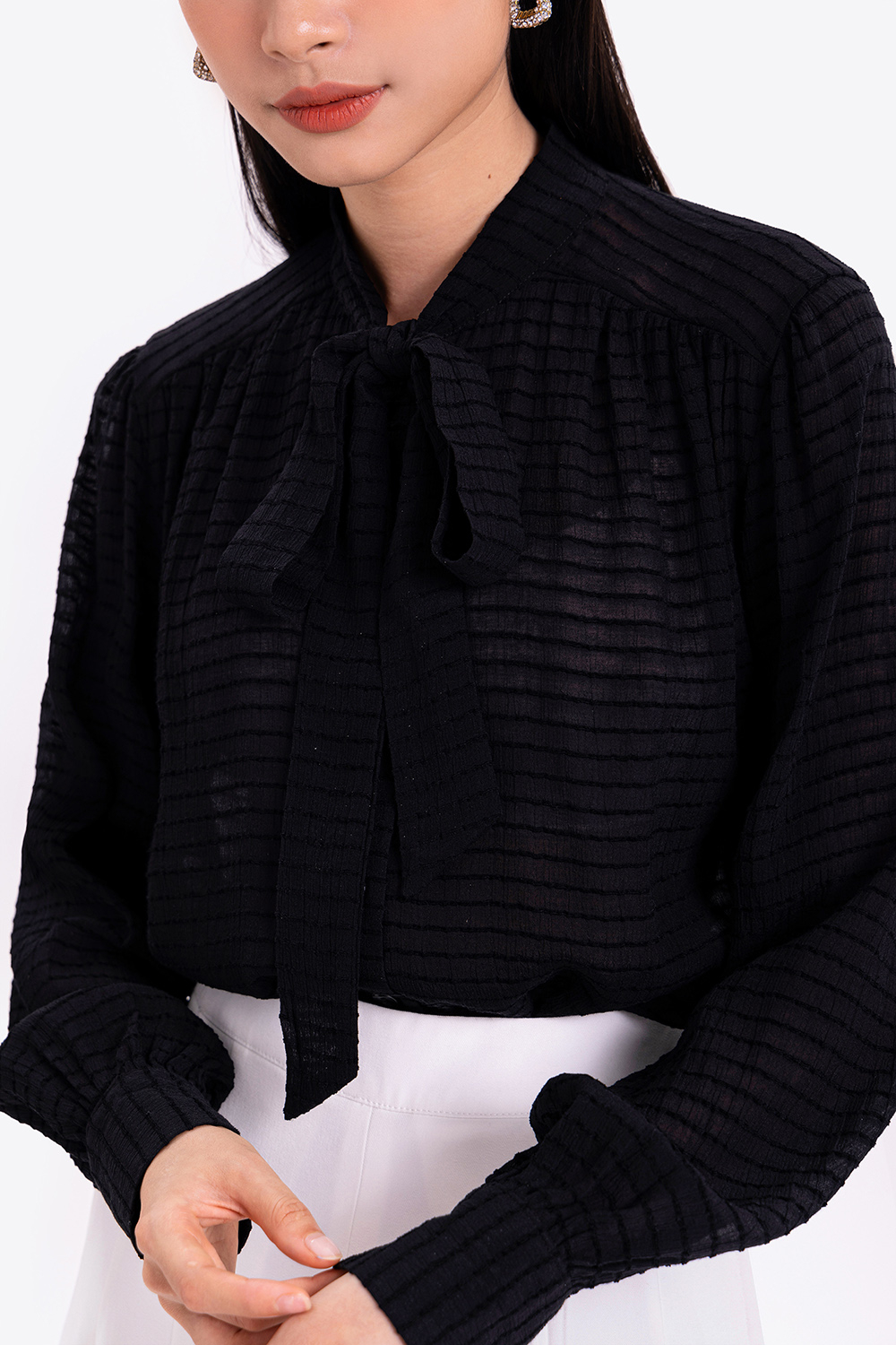 Áo sơ mi đen công sở cổ thắt nơ 