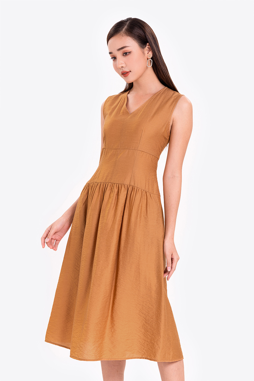 Đầm midi dáng xòe sát nách 