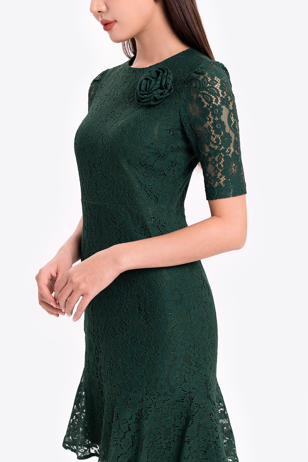 Đầm ren dự tiệc dáng ôm đuôi cá 