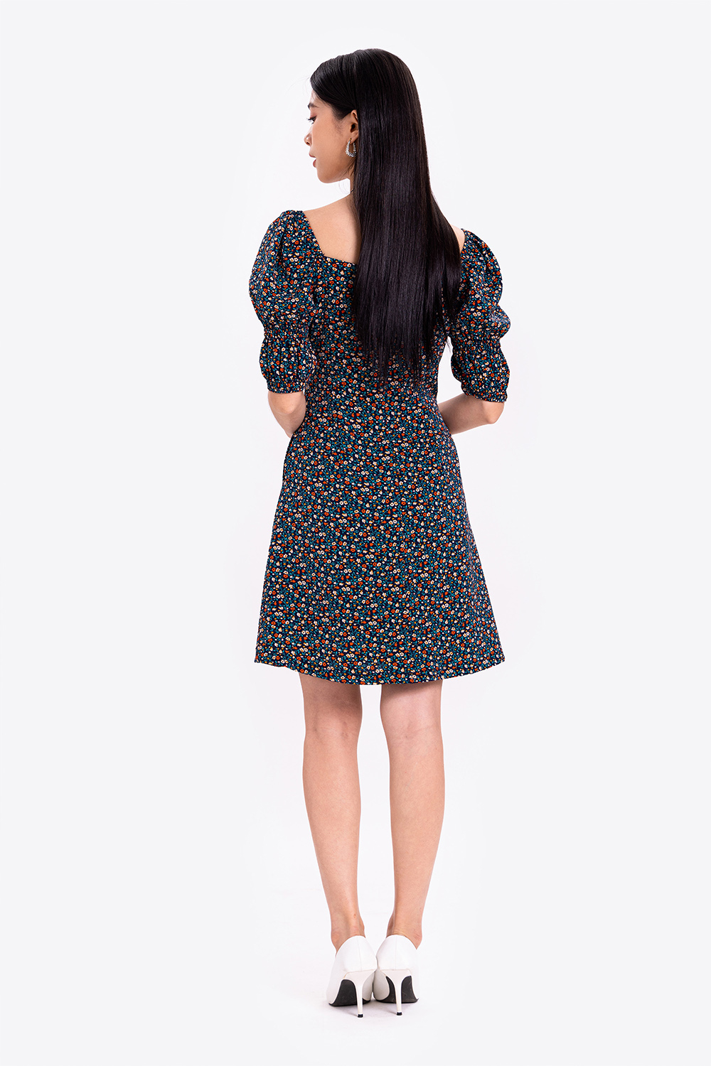 Đầm xòe hoa nhí cổ thắt nơ cách điệu 