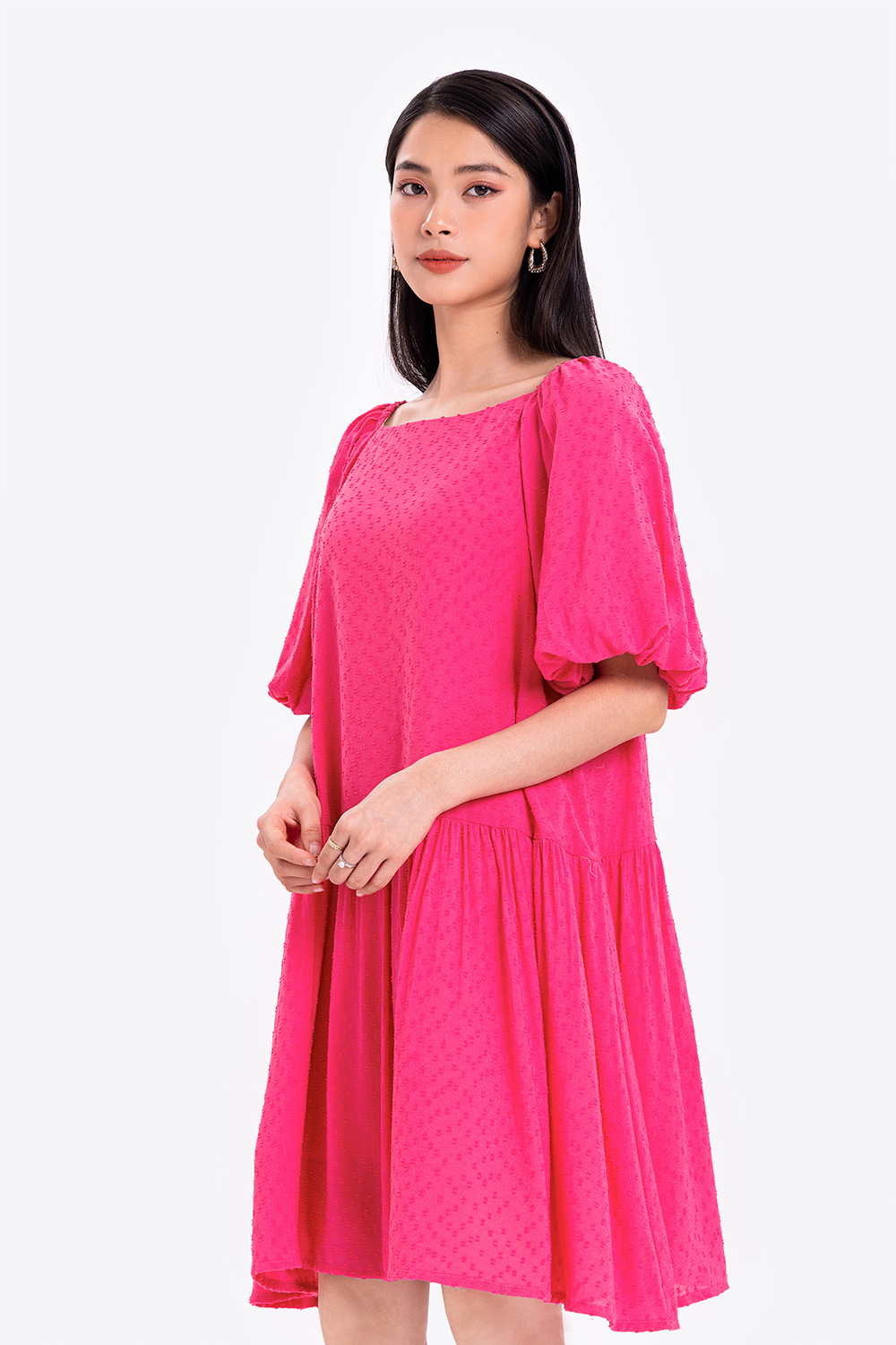 Đầm suông hạ eo xếp ly 