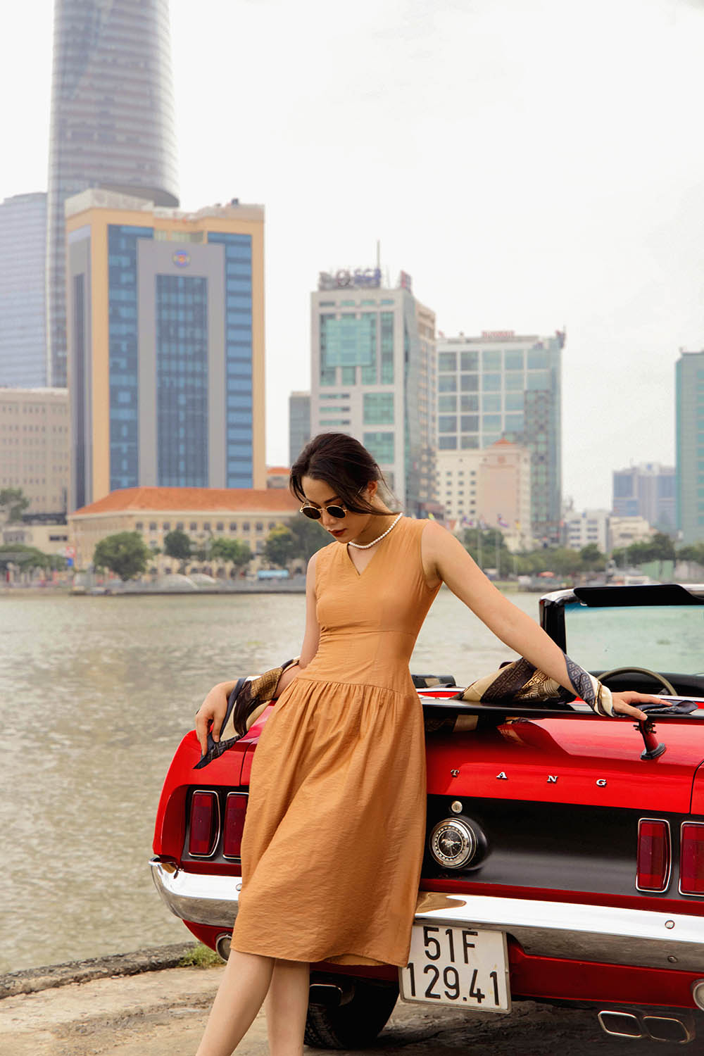 Đầm midi dáng xòe sát nách 