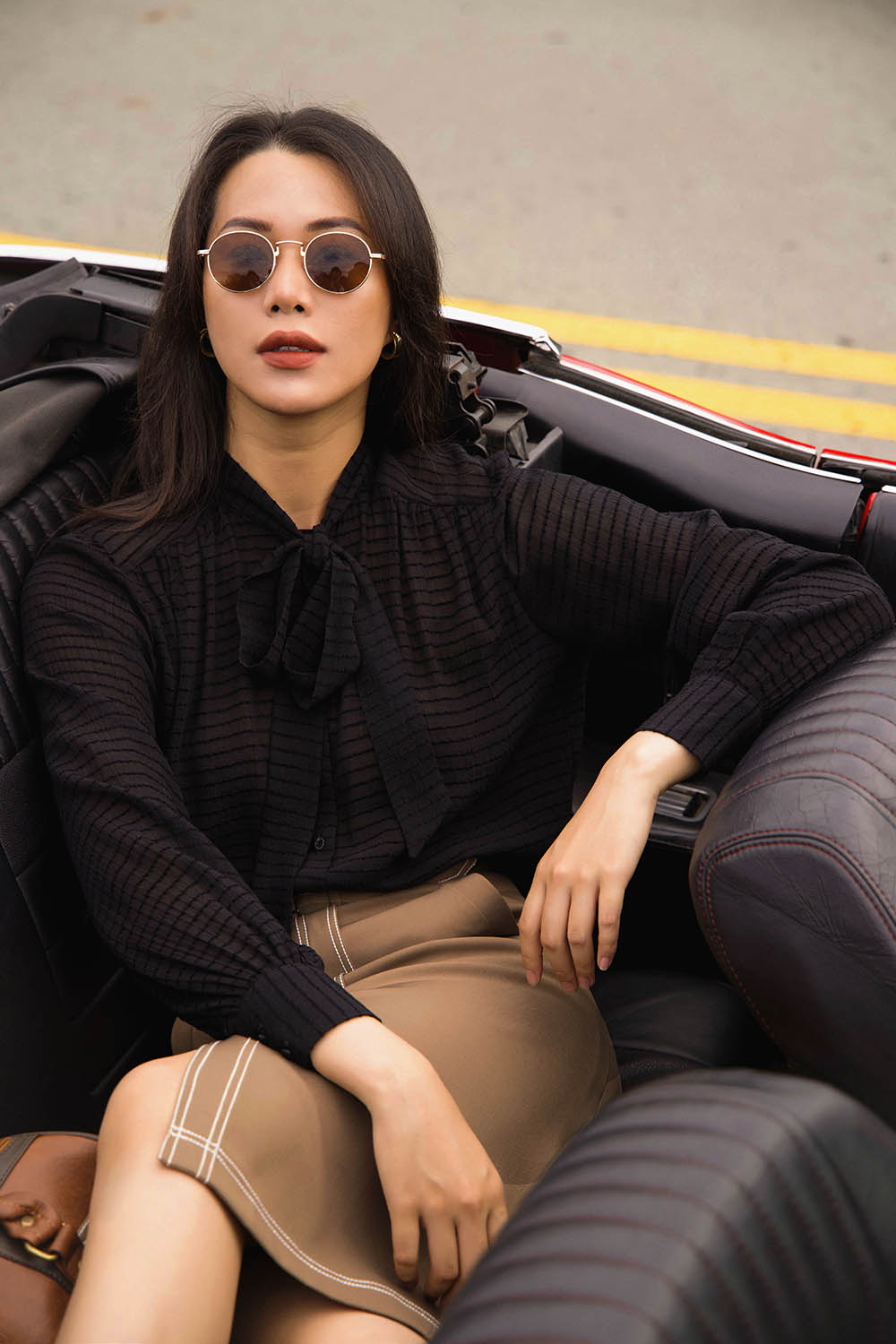 Áo sơ mi đen công sở cổ thắt nơ 