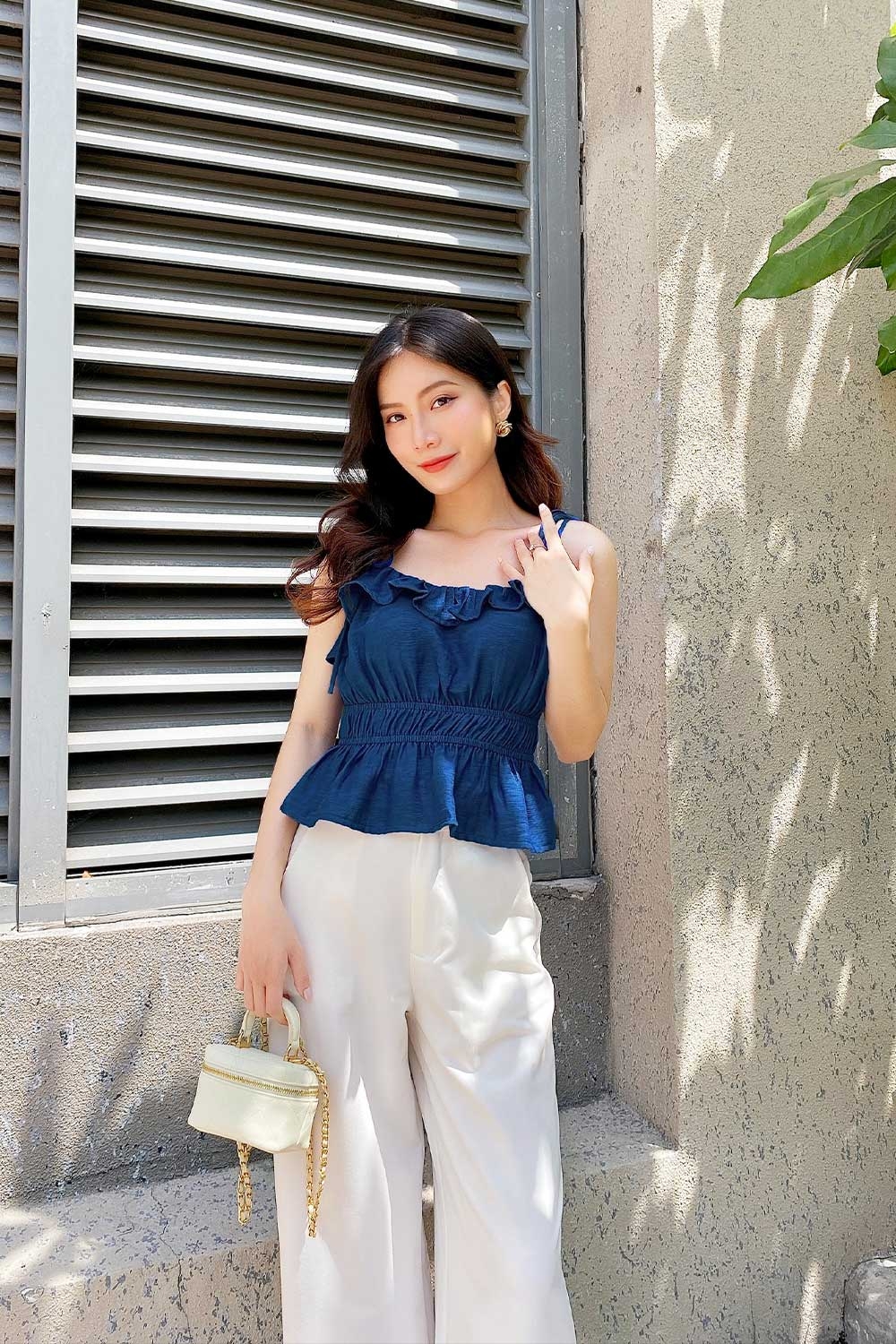 Áo 2 dây màu xanh nhún bèo 