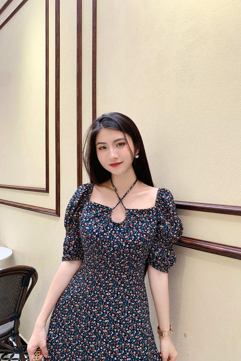 Đầm xòe hoa nhí cổ thắt nơ cách điệu 