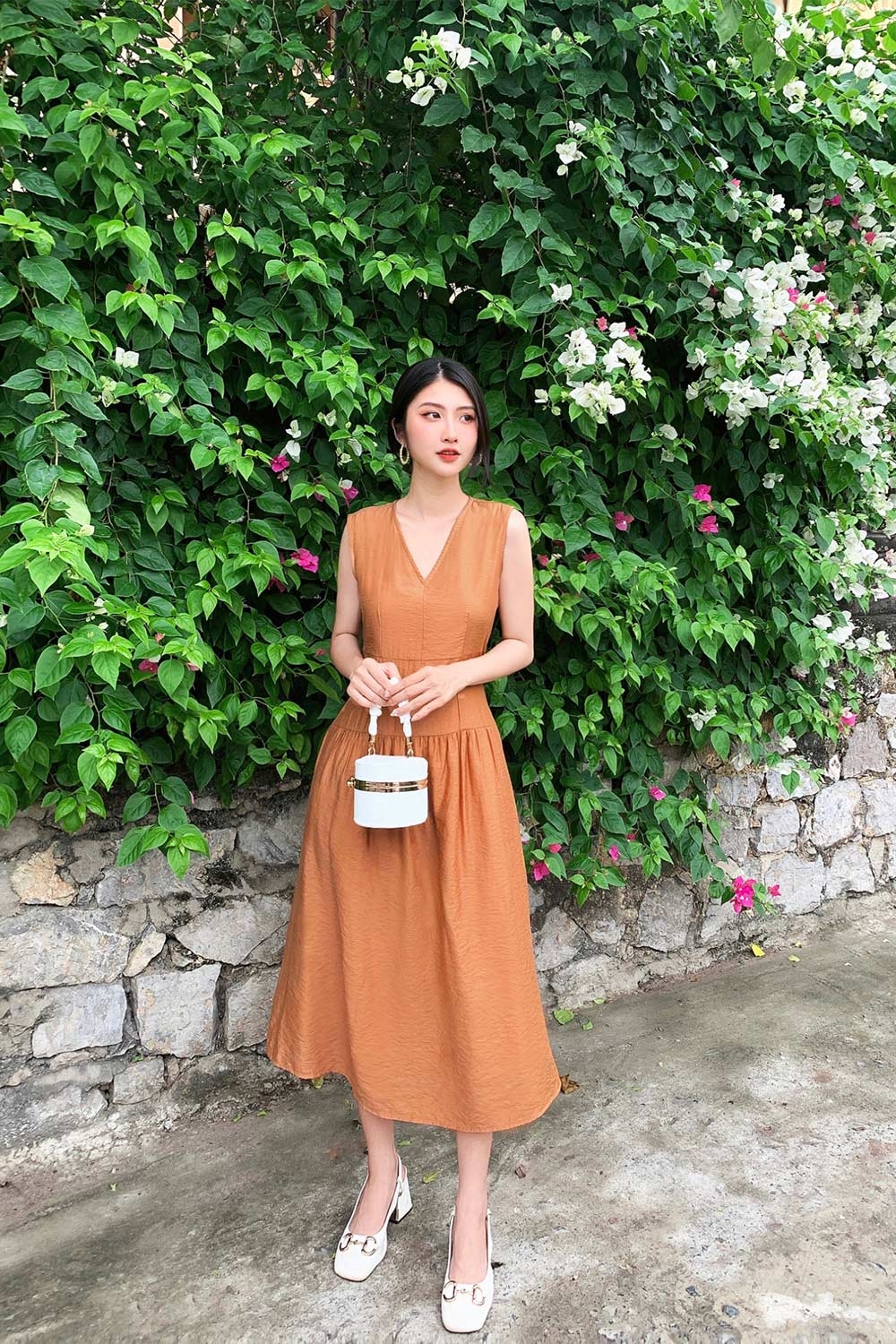 Đầm midi dáng xòe sát nách 