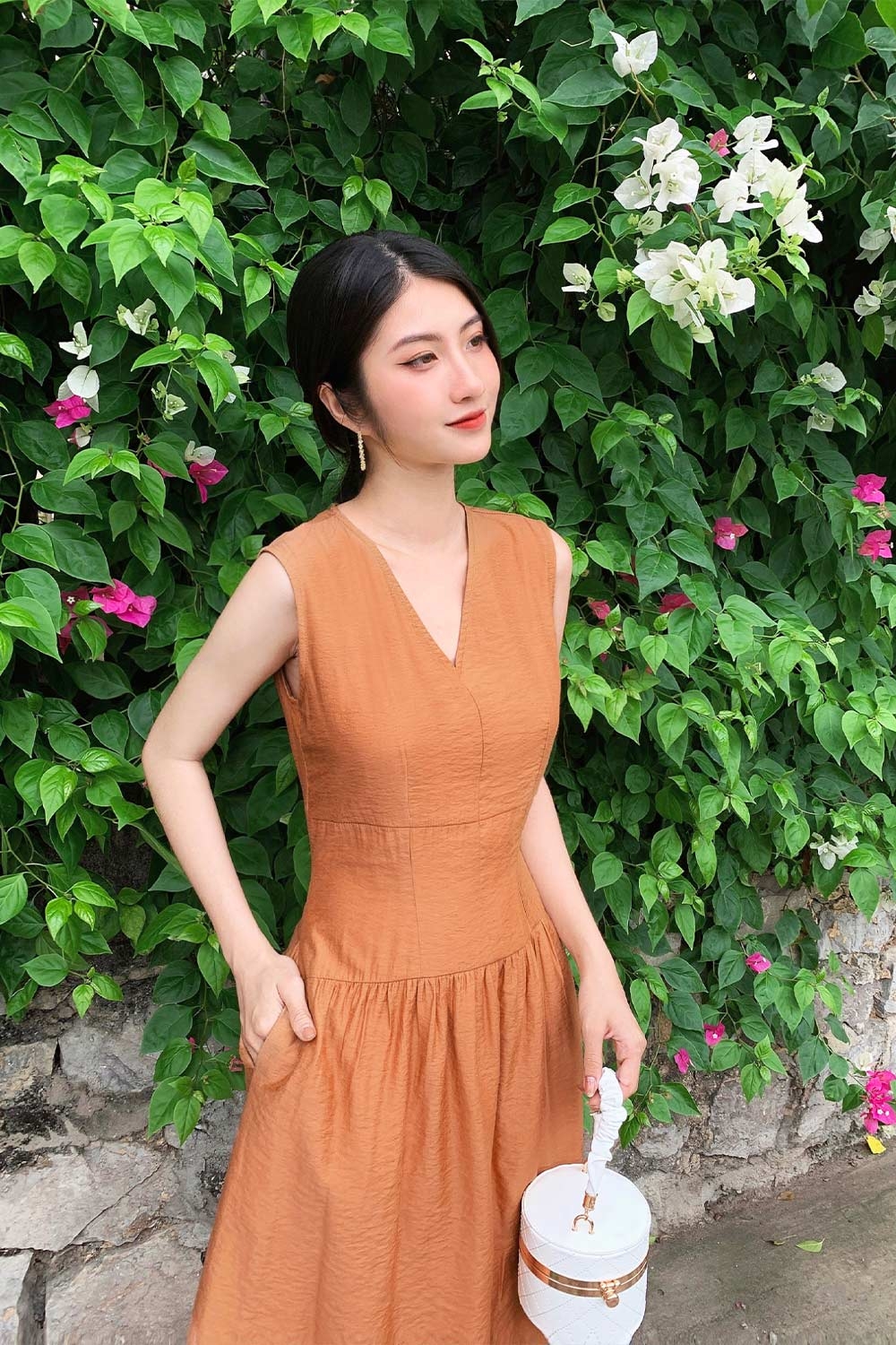 Đầm midi dáng xòe sát nách 