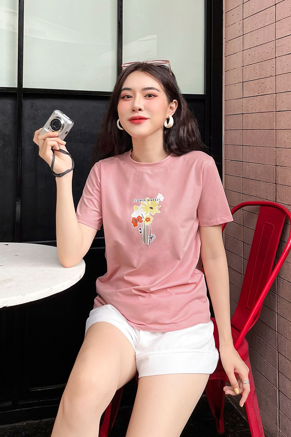 Áo thun nữ in họa tiết hoa 