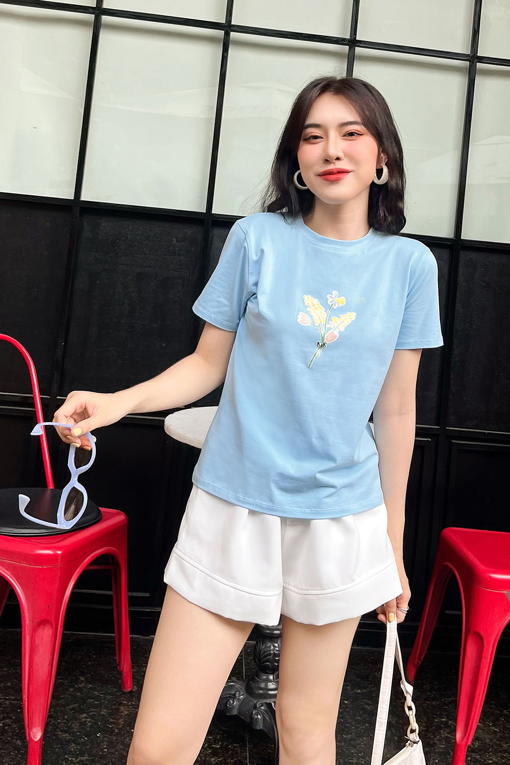 Áo thun nữ trơn màu in hoa đơn giản 