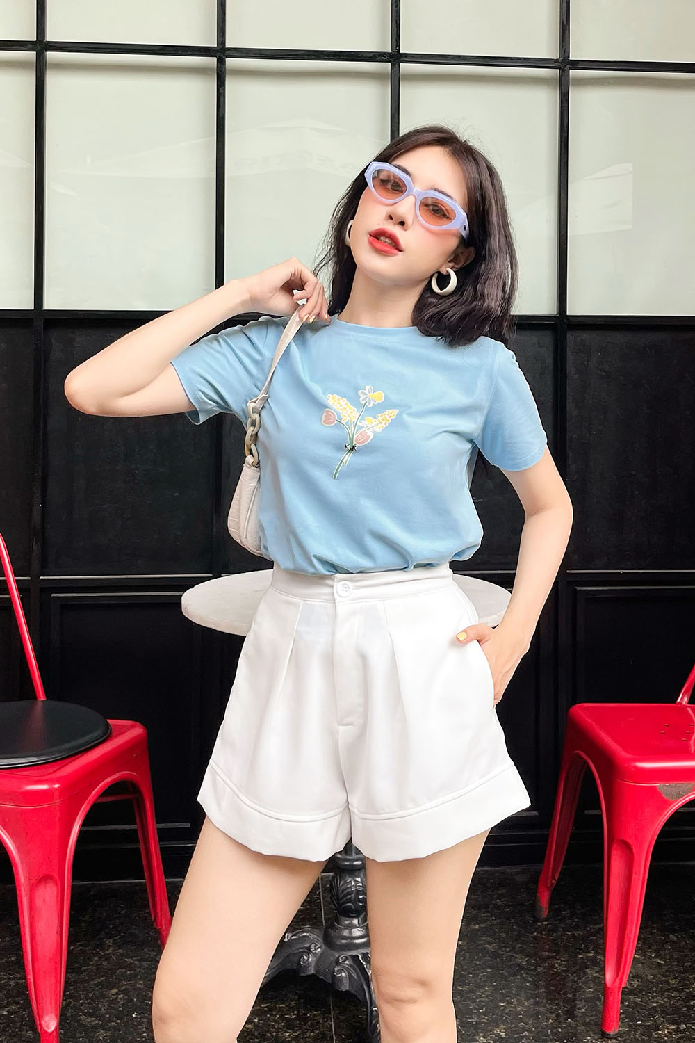 Áo thun nữ trơn màu in hoa đơn giản 