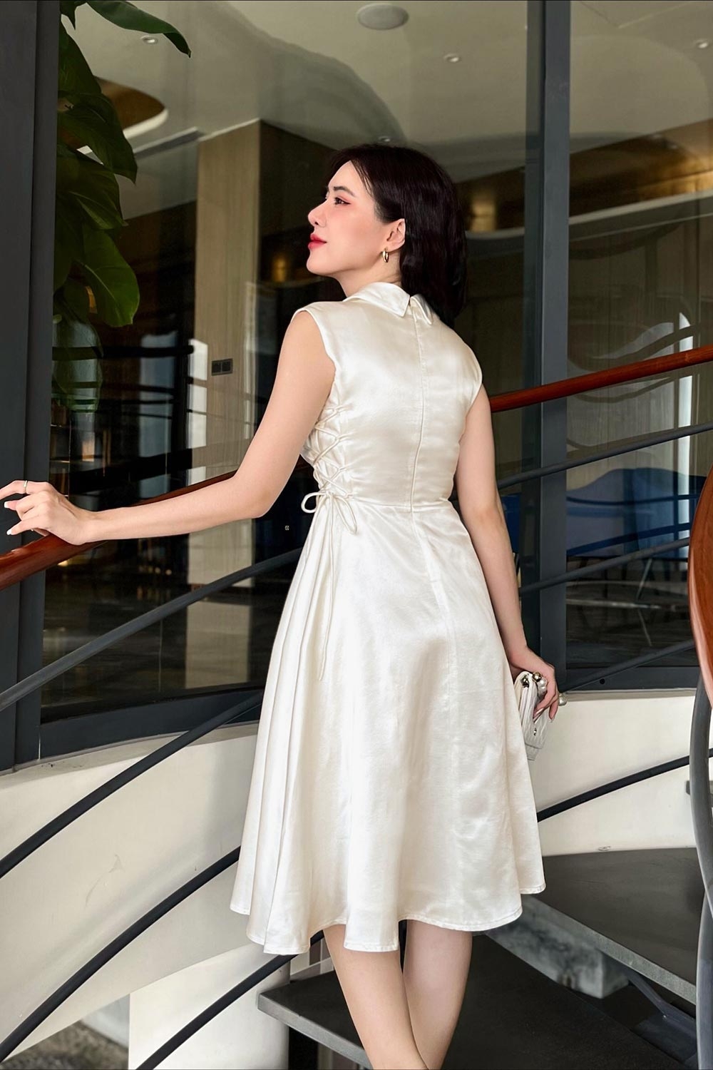 Đầm trắng dự tiệc dáng xòe không tay