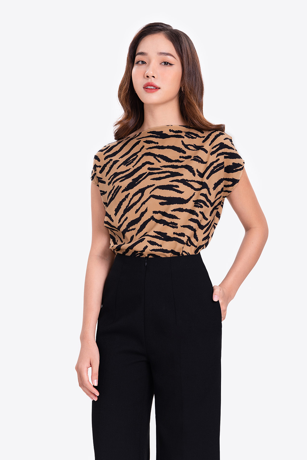 Áo kiểu họa tiết da beo tay cánh dơi 