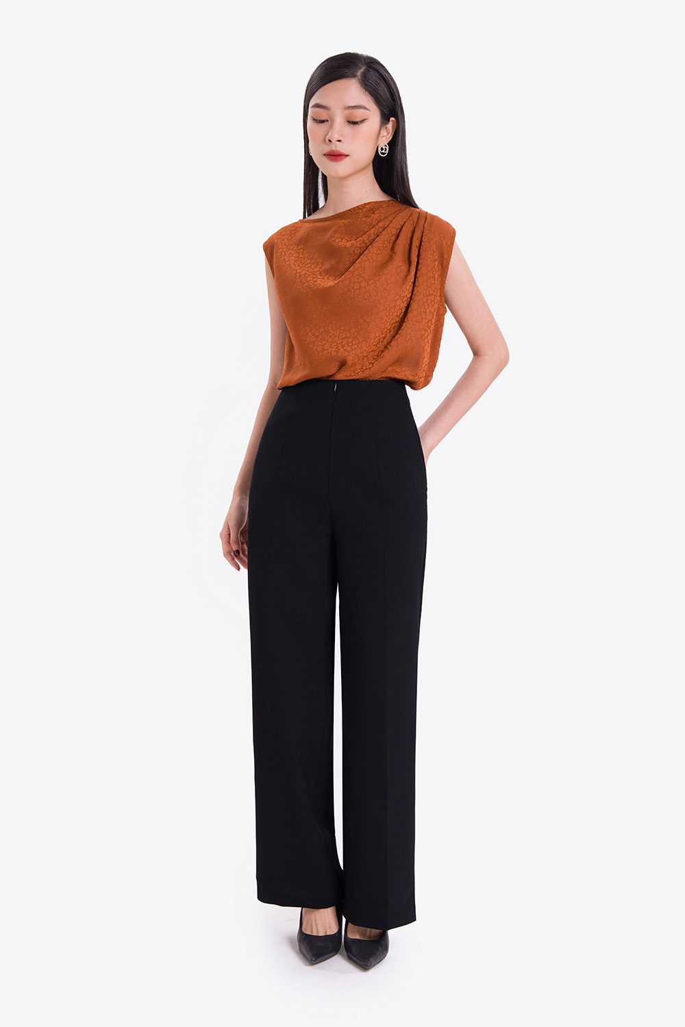 Áo kiểu nữ xếp ly một bên vai 