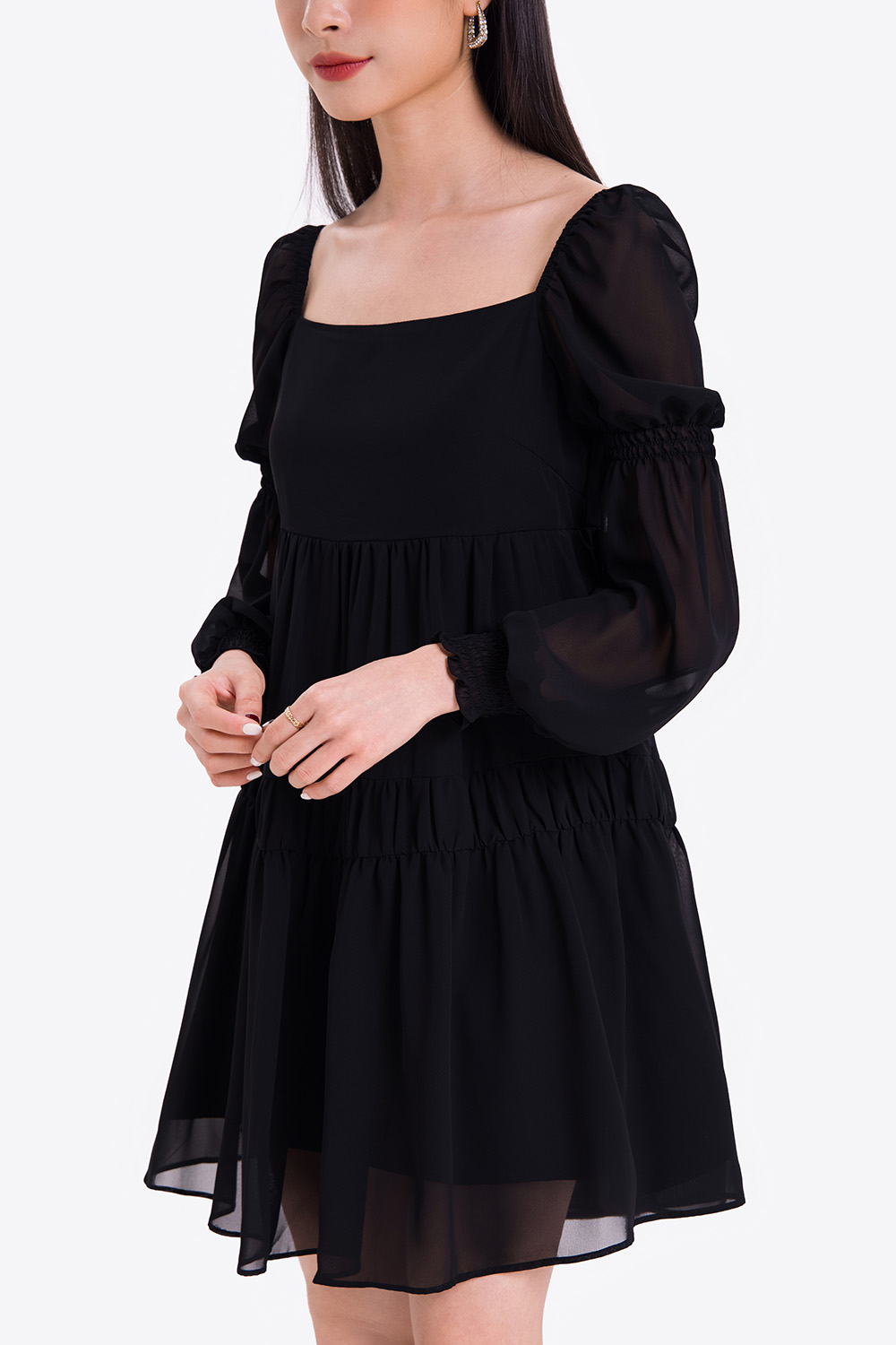 Đầm đen babydoll tay dài bo thun 