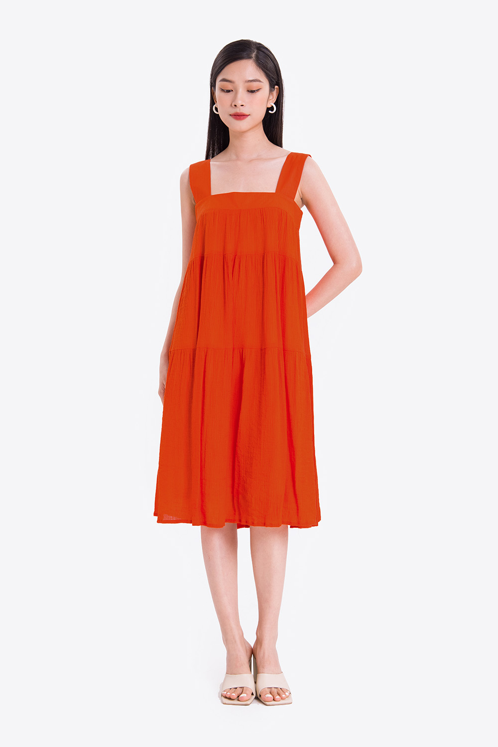 Đầm hai dây bản to dáng xòe 