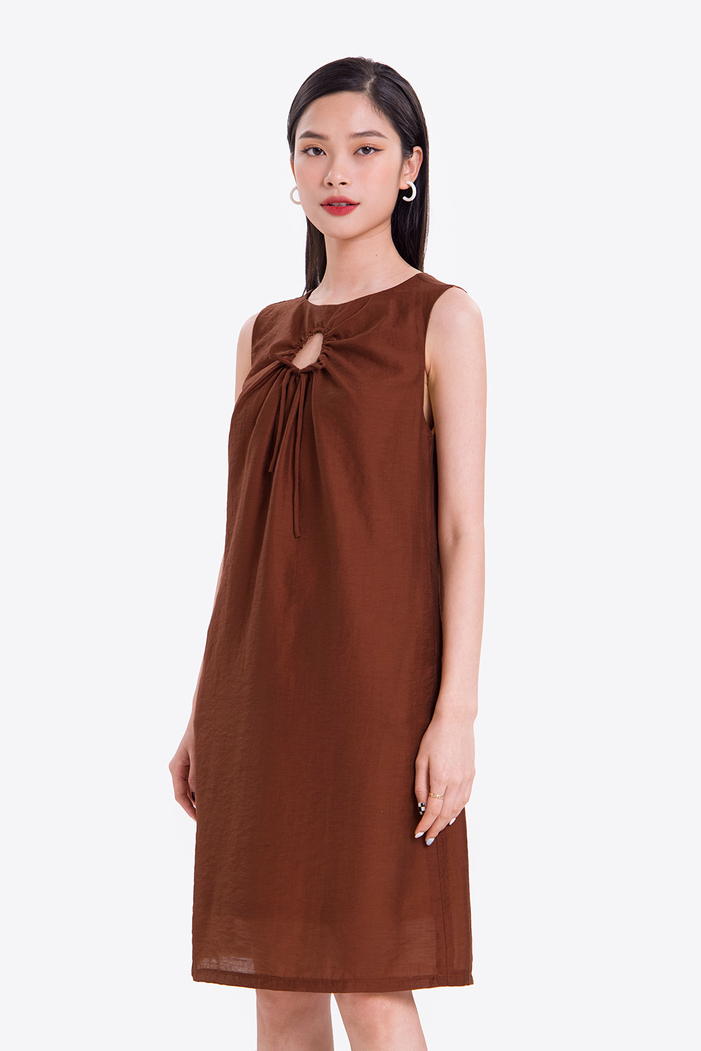 Đầm suông sát nách ngực cách điệu 