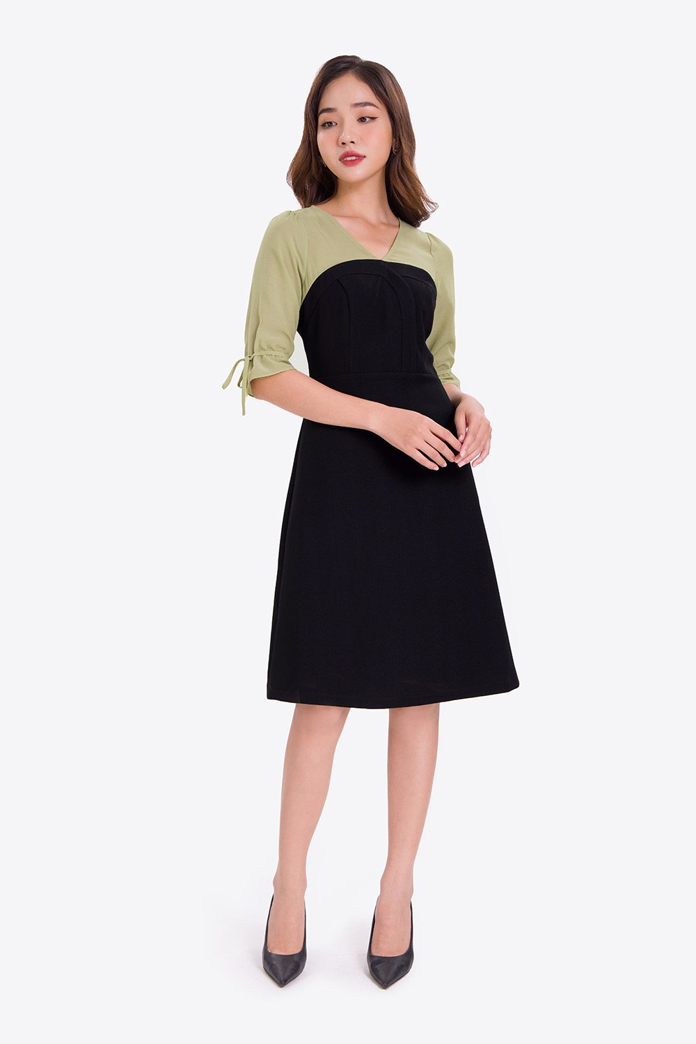 Đầm đen chữ A cổ V tay lỡ phối màu 