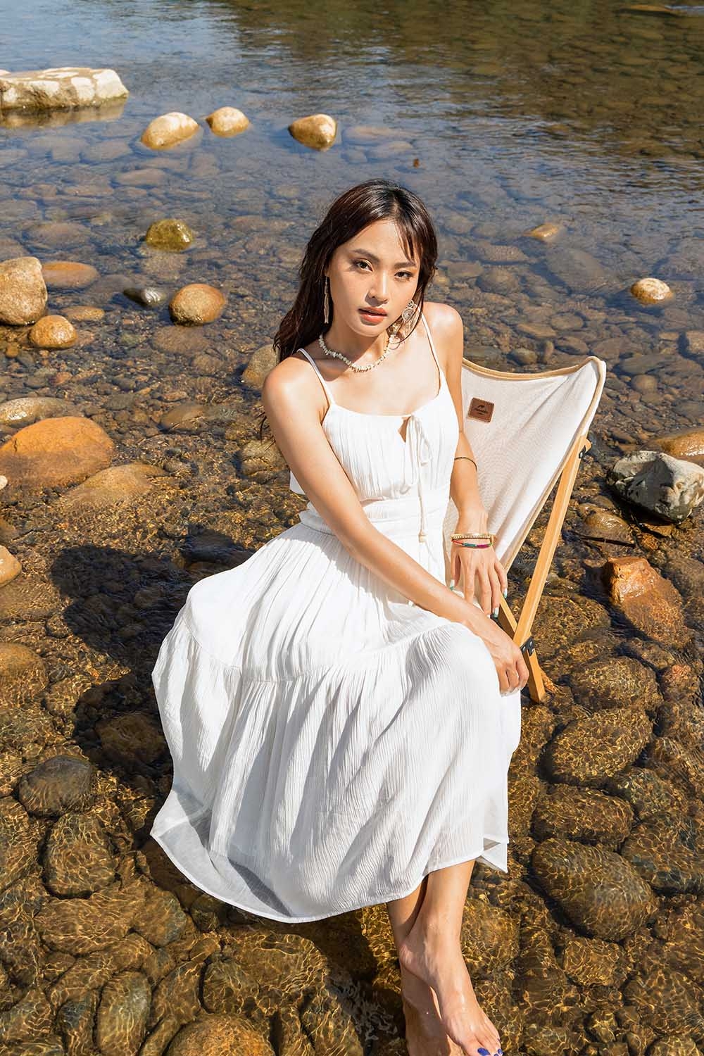 Đầm xòe midi hai dây màu trắng 