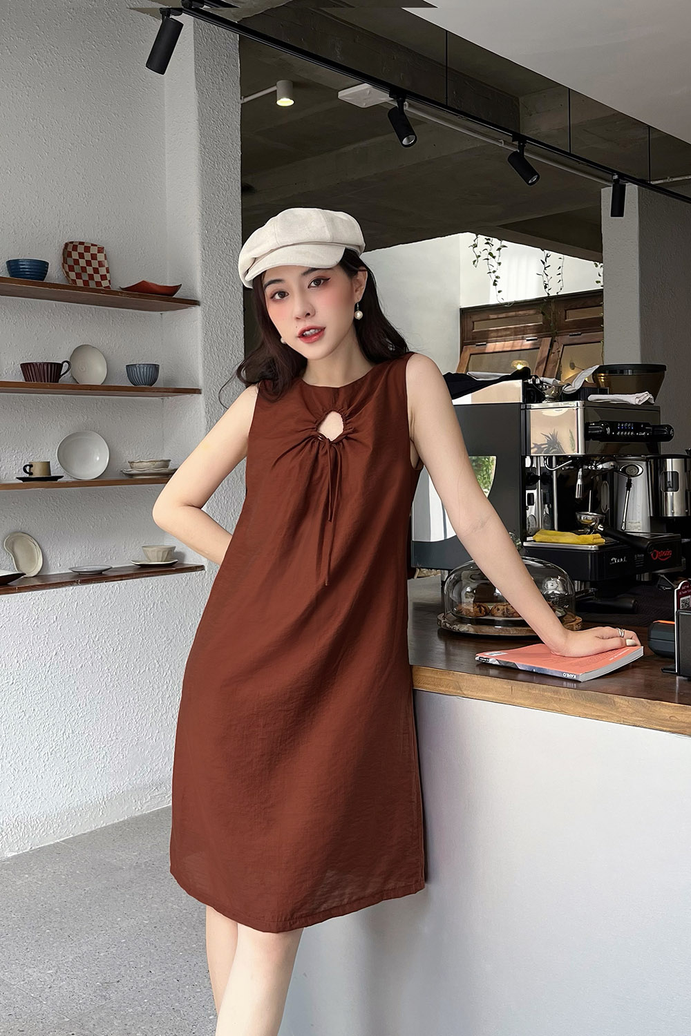 Đầm suông sát nách ngực cách điệu 