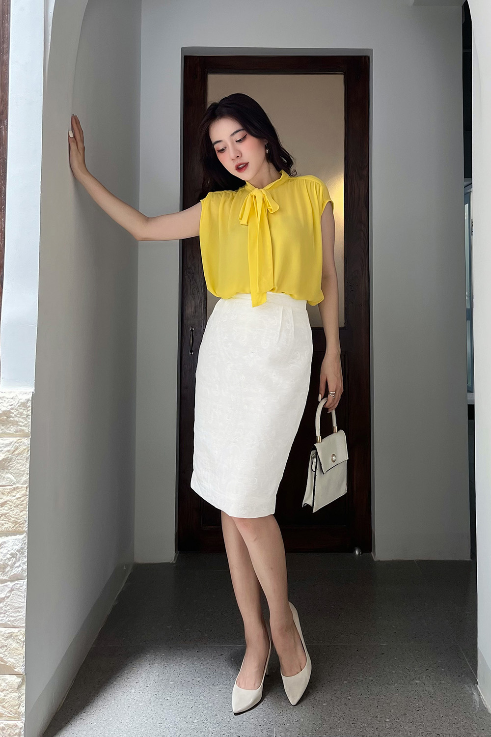 Áo sơ mi công sở nữ màu vàng cổ phối nơ