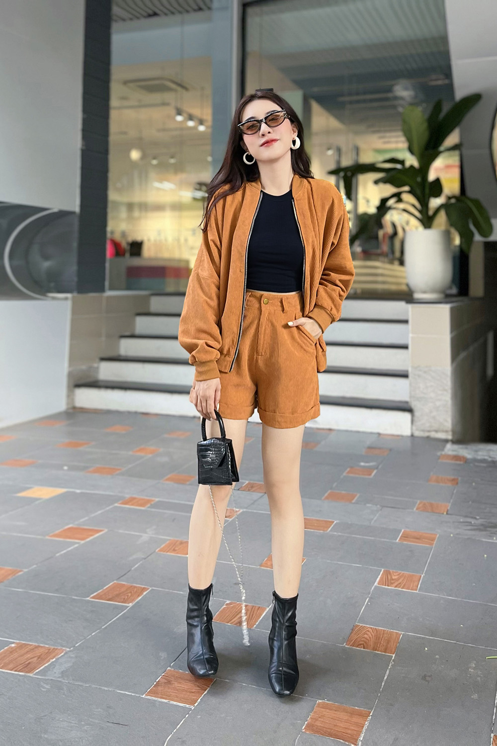 Quần short nữ nhung tăm hai túi 