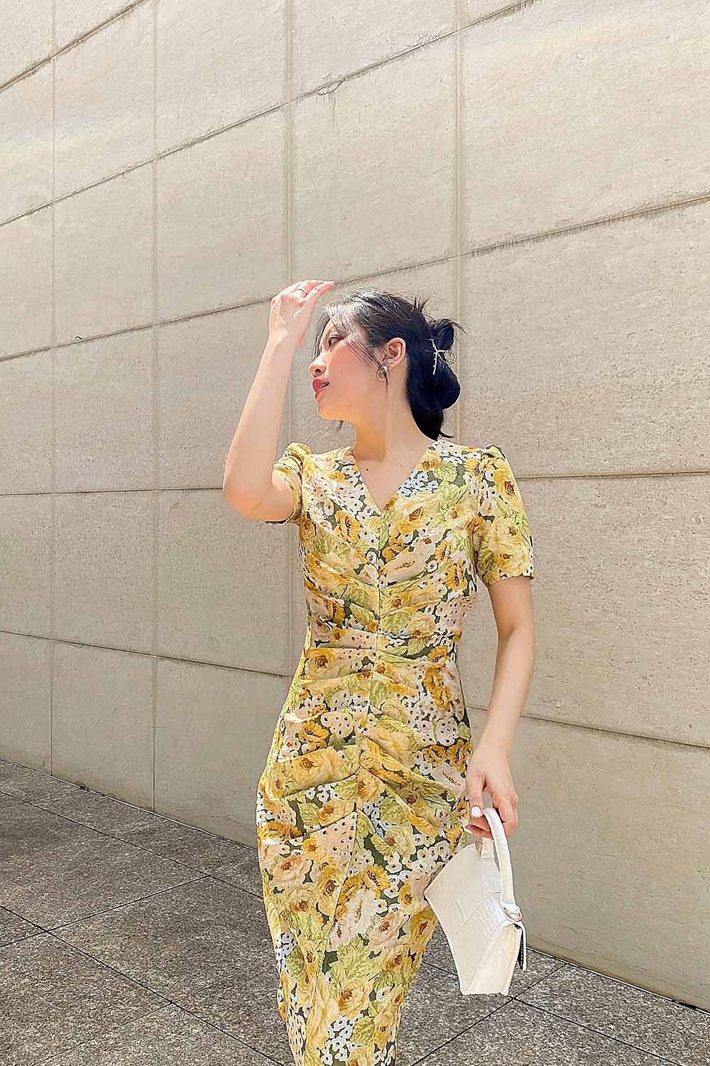 Đầm hoa công sở dáng ôm nhẹ 