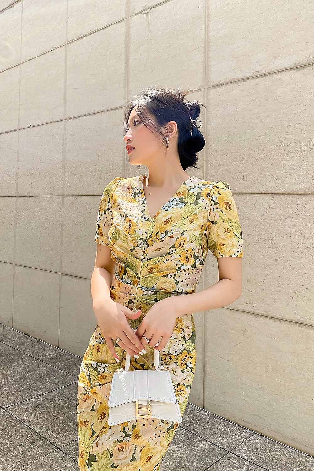 Đầm hoa công sở dáng ôm nhẹ 