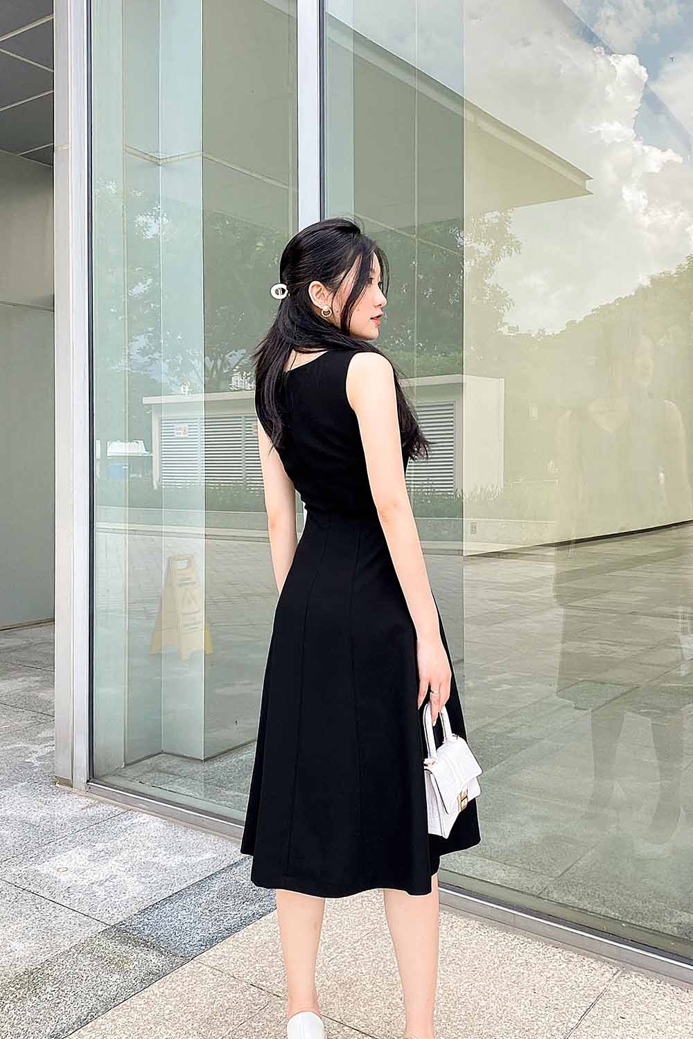 Đầm đen dáng xòe phối chỉ trắng 