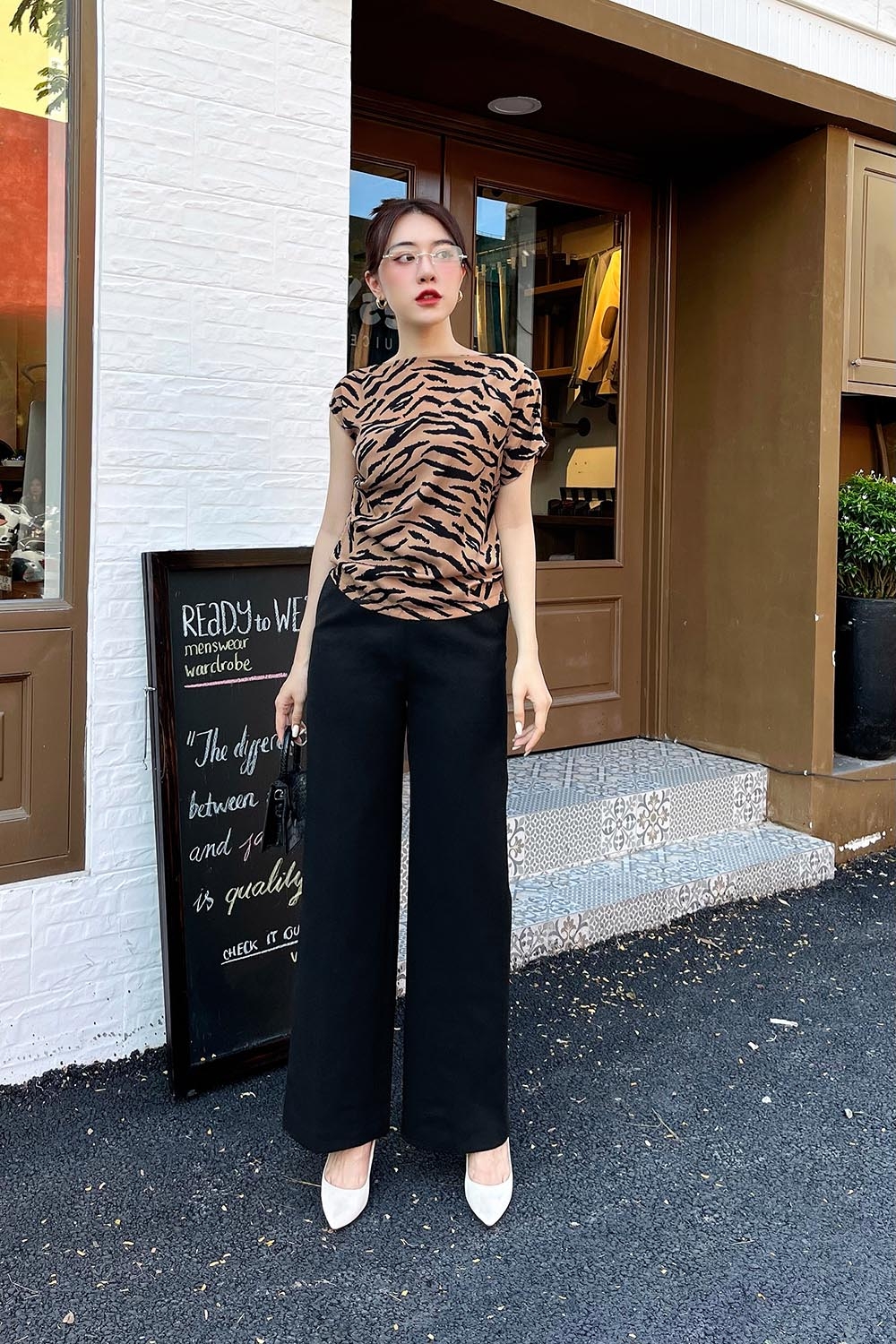 Áo kiểu họa tiết da beo tay cánh dơi 