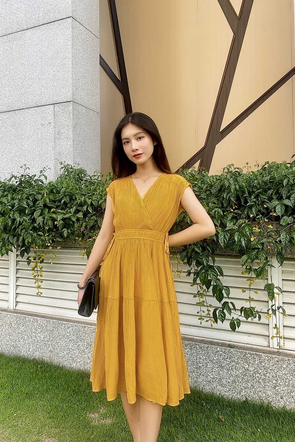 Đầm xòe xếp ly cổ V dây rút eo 