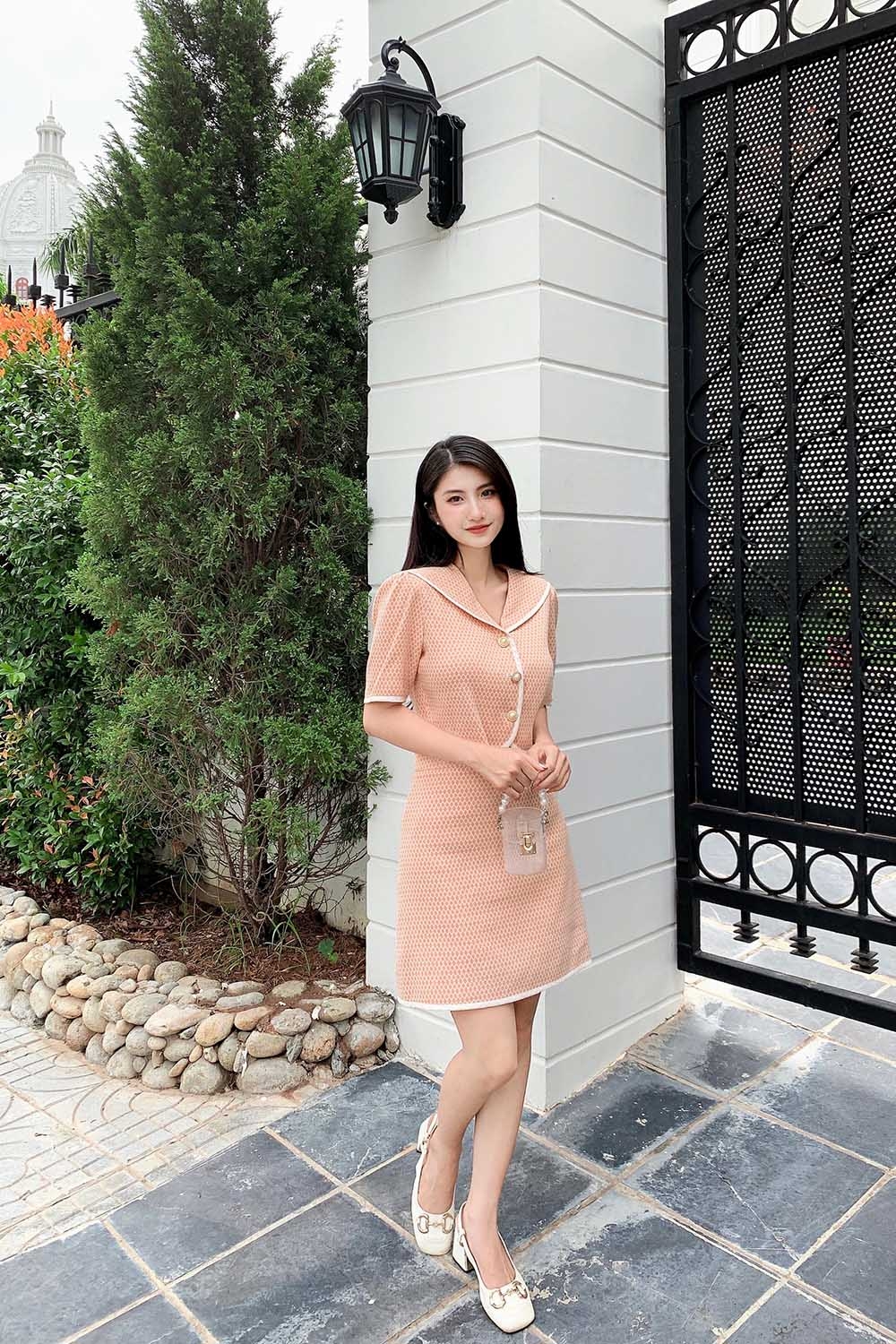 Chân váy chữ A ngắn họa tiết caro 