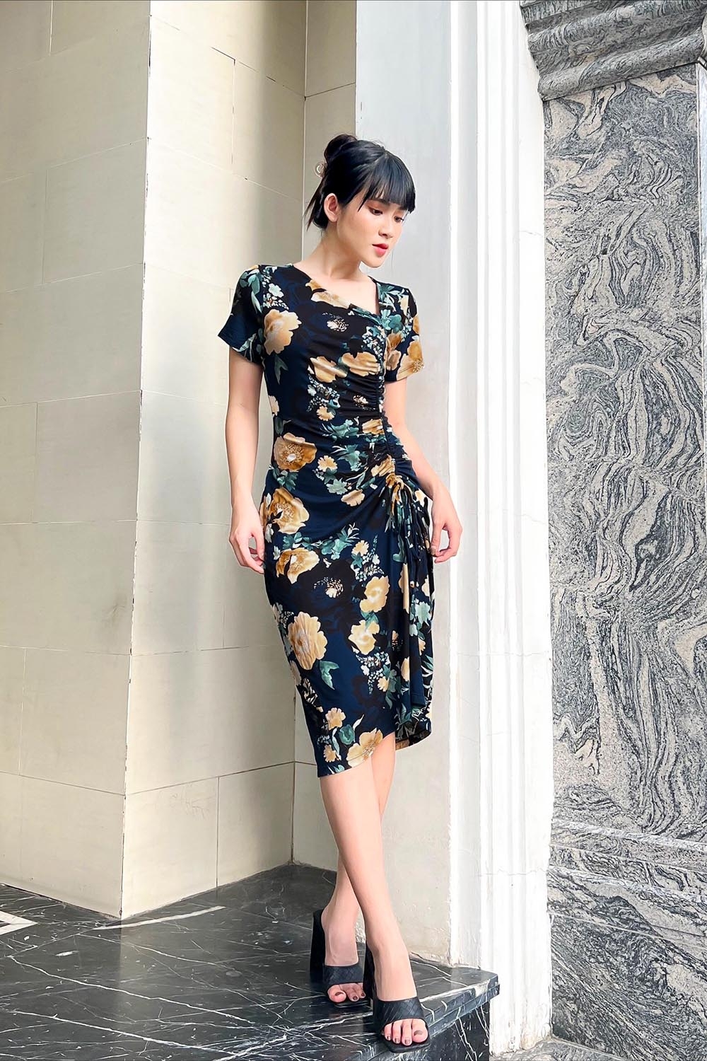 Đầm thun ôm họa tiết hoa phối dây rút 