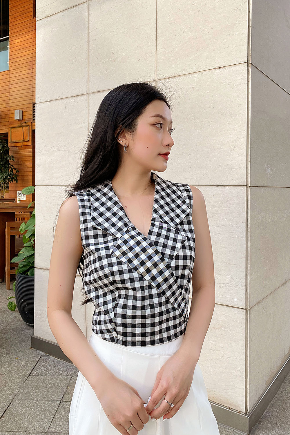 Áo croptop công sở sát nách cổ dantone 