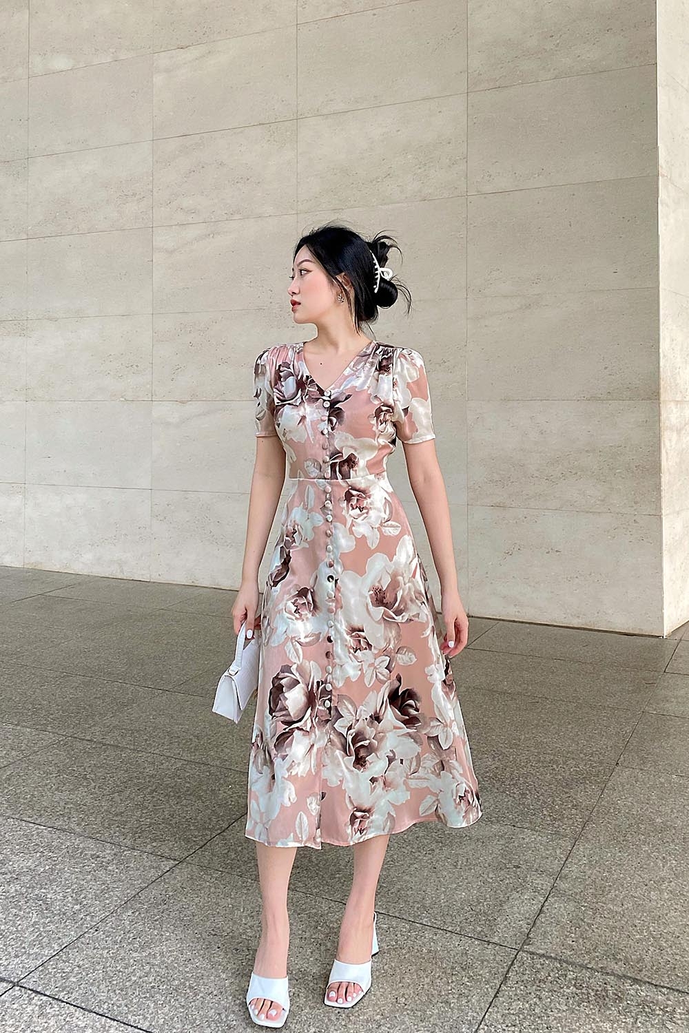 Đầm hoa dáng chữ A cổ tim phối nút 