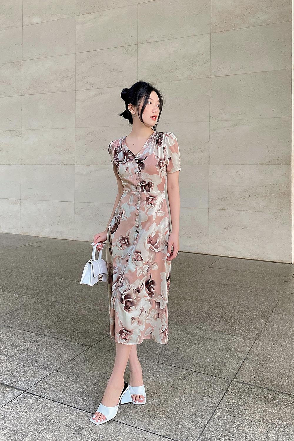 Đầm hoa dáng chữ A cổ tim phối nút 