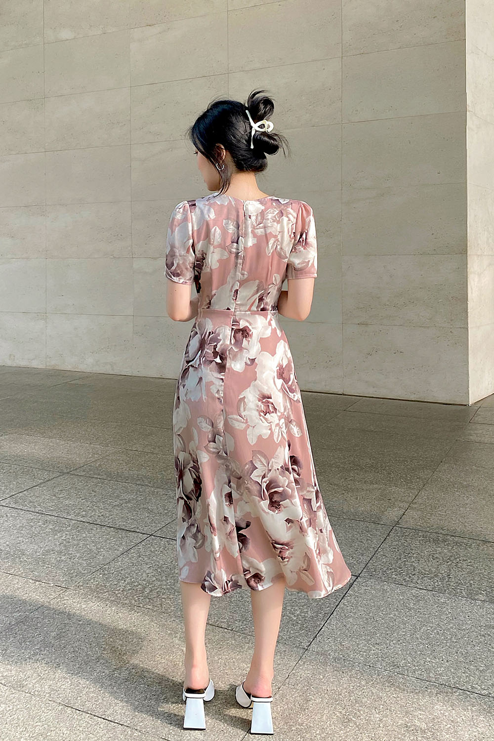 Đầm hoa dáng chữ A cổ tim phối nút 