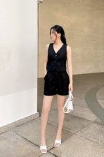 Quần short nữ màu đen hai túi xéo