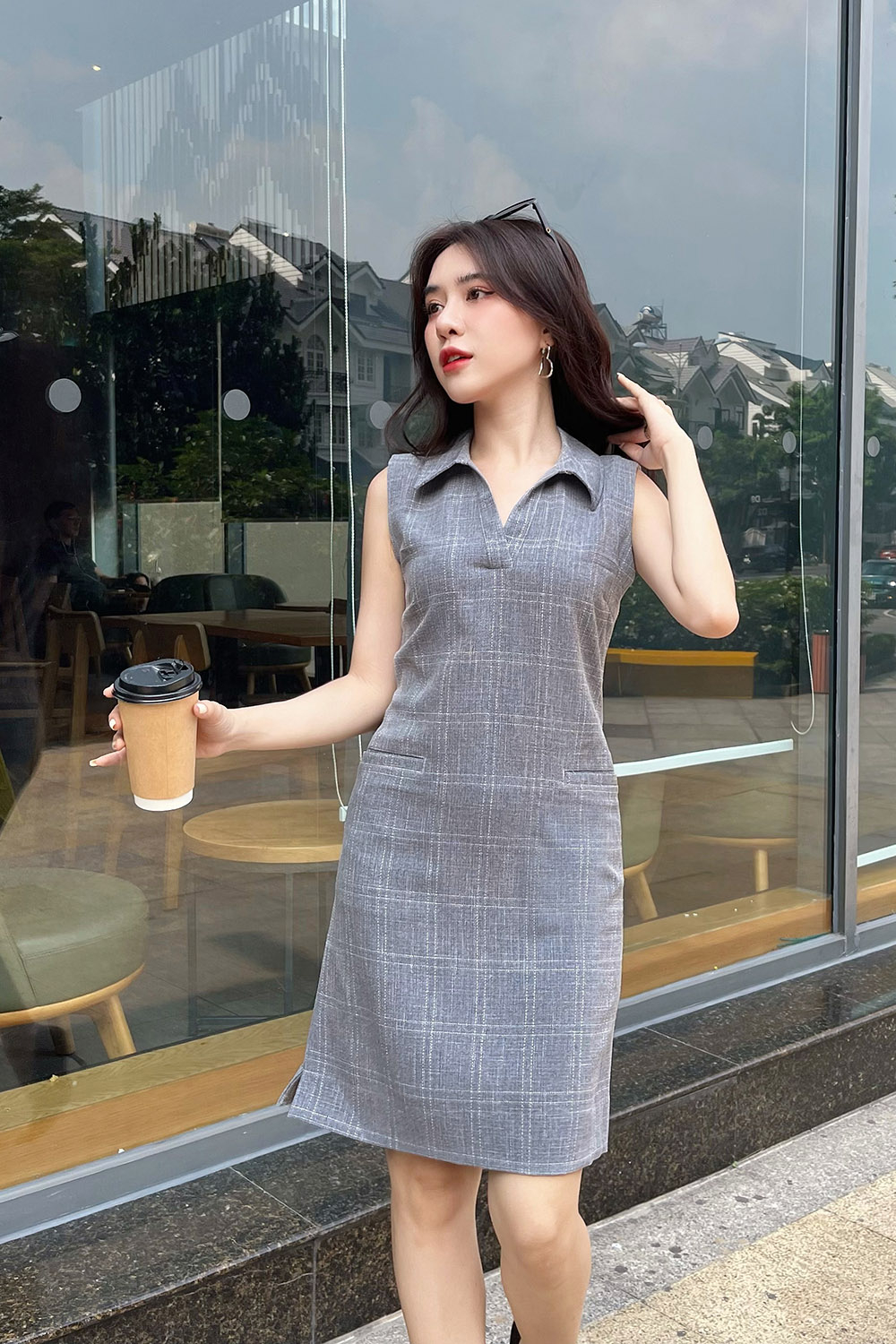 Đầm suông kẻ cổ sơ mi phối túi 