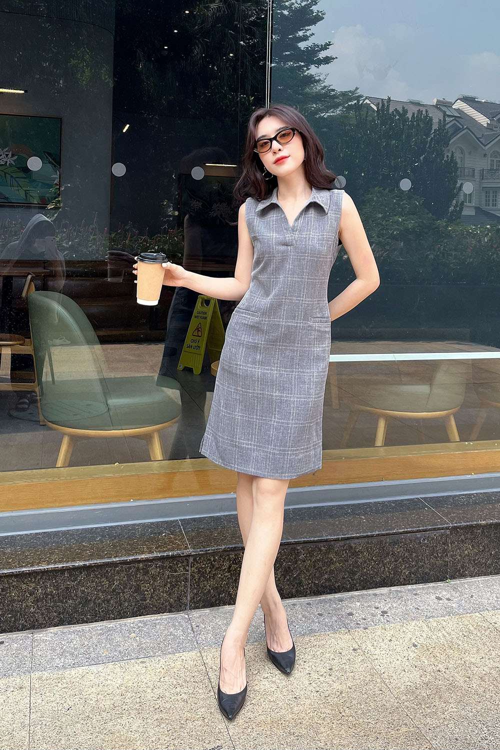 Đầm suông kẻ cổ sơ mi phối túi 