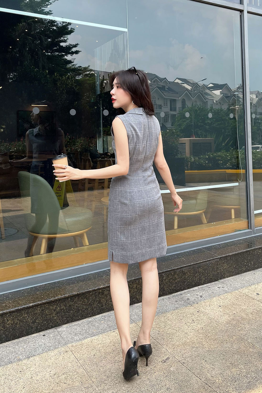 Đầm suông kẻ cổ sơ mi phối túi 