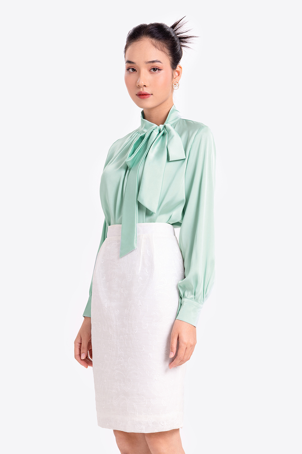 Áo sơ mi công sở tay dài cổ phối nơ 