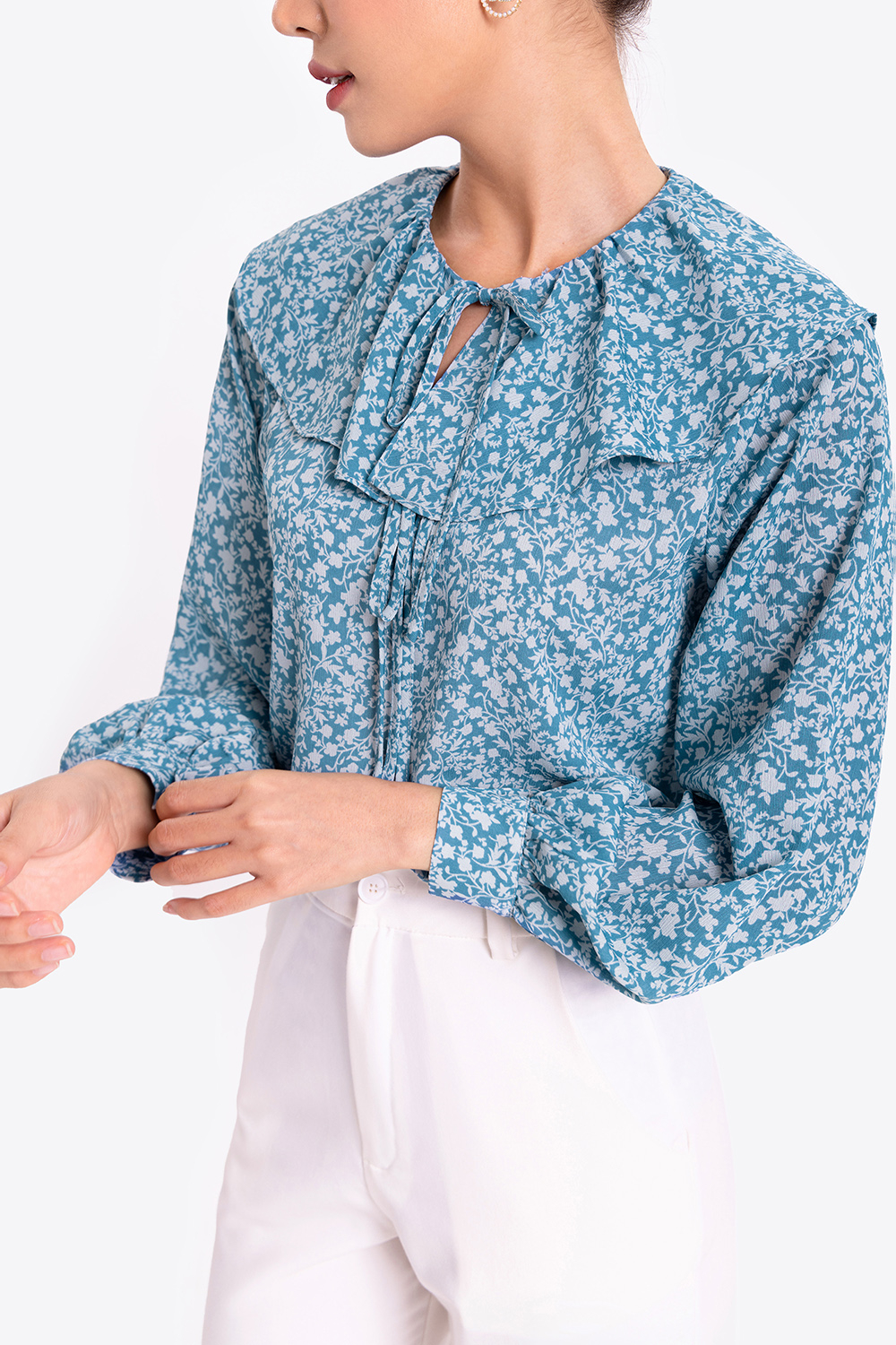 Áo kiểu nữ họa tiết hoa cổ sen phối nơ 