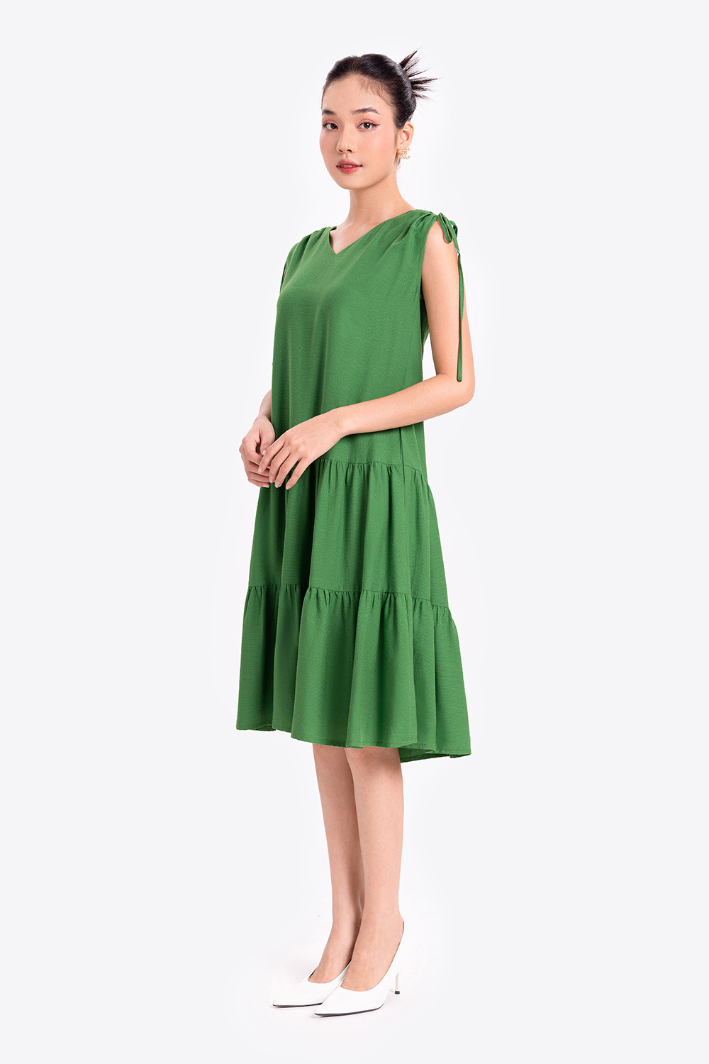 Đầm suông cổ tim sát nách phối nơ 